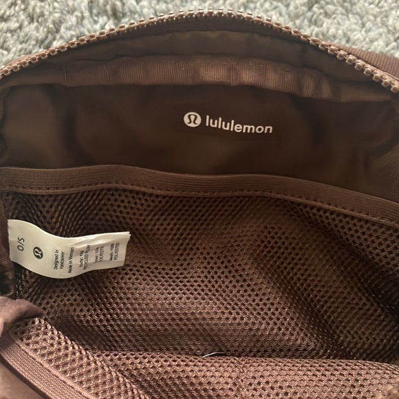 Lululemon everywhere belt bag JAVA - Picture 2 of 3